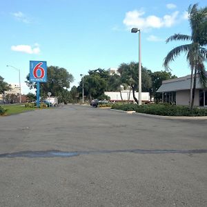 Motel 6-Miami, Fl Doral Exterior photo