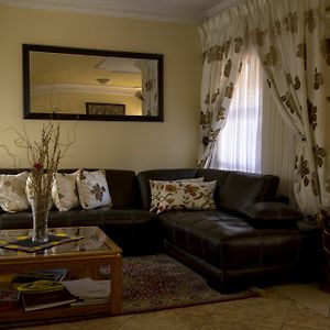 Hotel Vhavenda Hills Bed & Breakfast Soweto Exterior photo