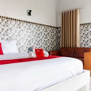 Hotel Reddoorz Near Jimbaran Market Bandungan Semarang Exterior photo