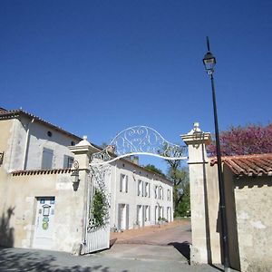 Bed and Breakfast Le Clos De La Garenne Maison D'Hotes Puyravault  Exterior photo