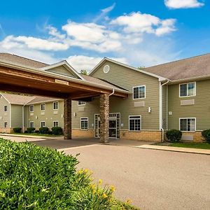 Crandon Inn & Suites Exterior photo