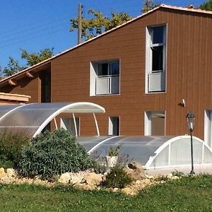 Bed and Breakfast Gite Du Puy De L'Etang Laruscade Exterior photo