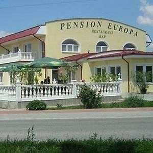 Hotel Penzion Europa Diakovce Exterior photo