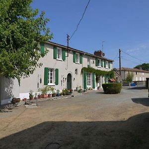 Bed and Breakfast La Revaudiere Bressuire Exterior photo