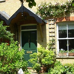 Bed and Breakfast Old Station Gardens, Sw London Teddington Exterior photo