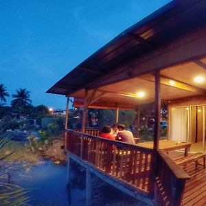 Tung'S Tropika - With A Wooden Hut By A Lake Ipoh Exterior photo