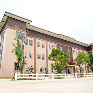 Hotel Ktc Place Damnoen Saduak Exterior photo