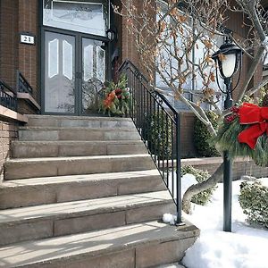 A Stunning Chalet Style Home Toronto Exterior photo