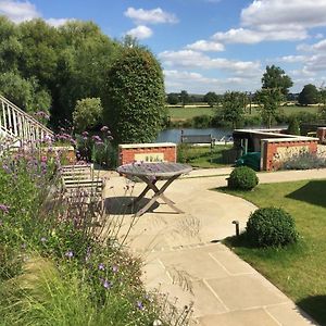 Thames Edge Rooms Wallingford Exterior photo