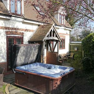 Measure Cottage - Sleeps 5 - Private Hot Tub And Garden Henley-in-Arden Exterior photo