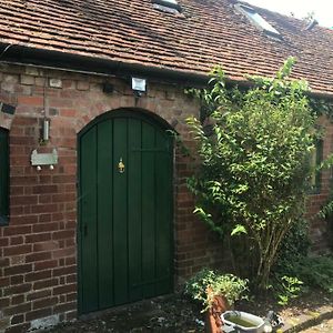 Pet Friendly Dairy Cottage Solihull Exterior photo