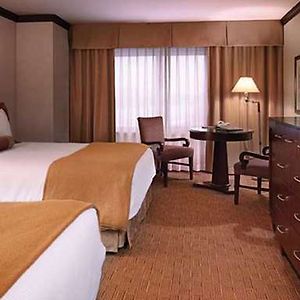 Ameristar Casino Hotel Kansas City Room photo