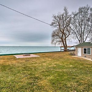 Waterfront Home With Shared Dock On Lake St Clair! Chesterfield Exterior photo