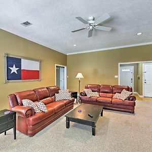 Cozy College Station Home With Patio And Fireplace Exterior photo