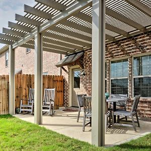 Willa College Station Townhouse With Private Patio Exterior photo
