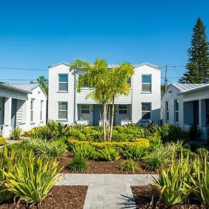 Aparthotel Silver Sands St. Pete Beach Exterior photo