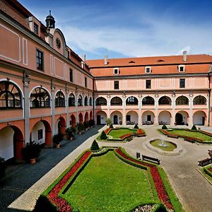 Hotel Zamecky Penzion Valašské Meziříčí Exterior photo