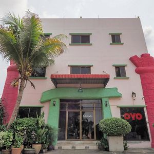 Oyo 577 For Love Hotel Bangkok Exterior photo