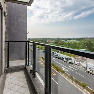 Apartament 台南 搖滾 狂 巢 民宿 Exterior photo