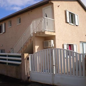 Appartement De 2 Chambres Avec Vue Sur La Mer Balcon Amenage Et Wifi A Le Tampon Exterior photo