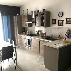 Luqa Apartment - 5 Mins From Airport Exterior photo