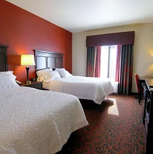 Hampton Inn & Suites Grand Forks Exterior photo