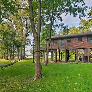 Cozy Riverfront Getaway Fishing On-Site! Lacon Exterior photo