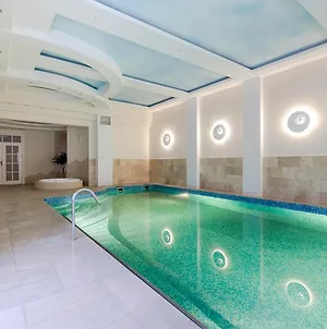 Luxury Villa Pool And Spa Magdalenka Exterior photo