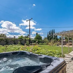 Beautiful 4 Bd Mini-Farm Home In Simi With Hot Tub, One Full Bath And One Half Bath Simi Valley Exterior photo