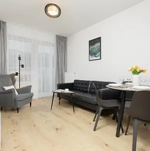 Two-Bedroom Elegant Apartment With Parking Warsaw Praga By Renters Exterior photo