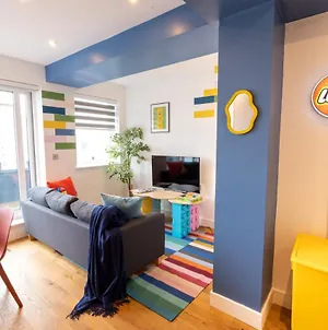 Legoland Family Fun - Upscale Two Bedroom Apt Near Tube Station With Kid-Friendly Amenities Slough Exterior photo