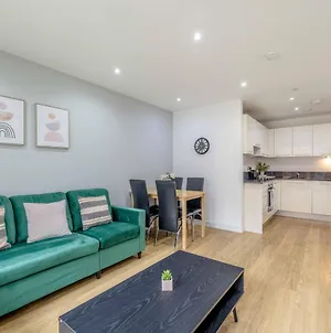 Apartament 2 Bed At Slough Station & Parking - London In 20 Mins Exterior photo