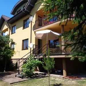 Garden Apartment Oborniki Śląskie Exterior photo