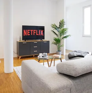 Idee Living Design Apartment Netflix 6 Pers Weinheim Exterior photo