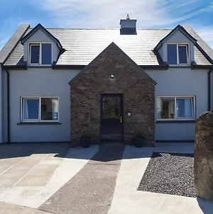 4 Bedroomed Holiday Home Close To The Beach Waterville Exterior photo