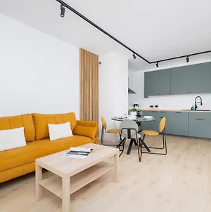 Stylish Apartment With Parking In Katowice By Renters Exterior photo