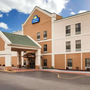 Days Inn & Suites By Wyndham Harvey / Chicago Southland Exterior photo